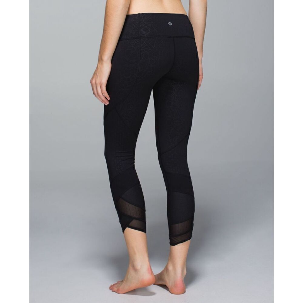 Lululemon Emerge Renewed Crop Luxtreme Legging PrismaEmbossedBlack Size 6 W6E26S